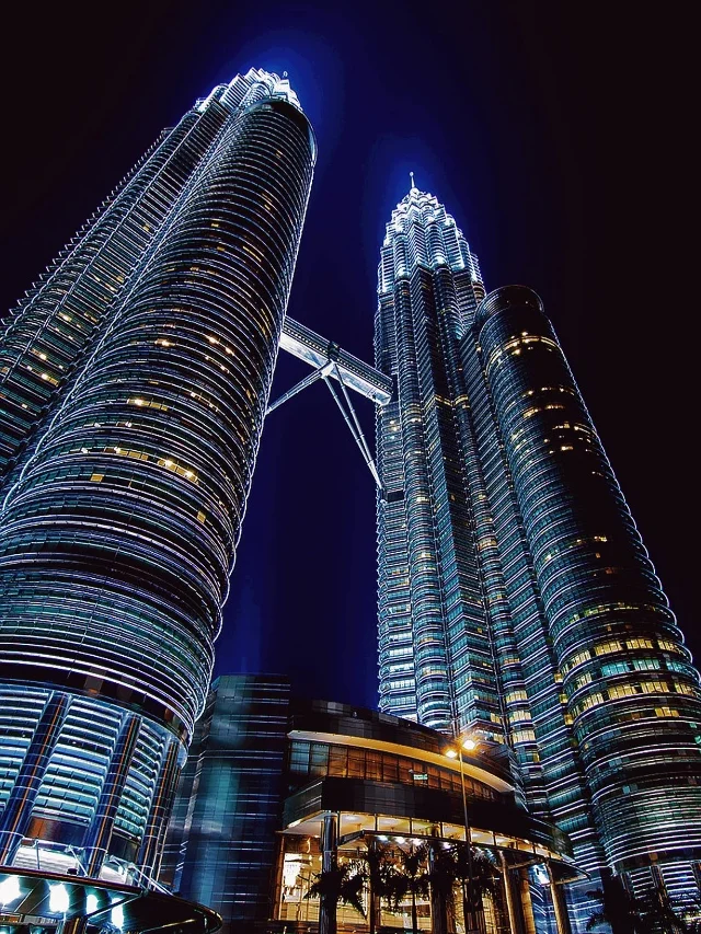 दुनिया की 8 सबसे ऊंची इमारतें, इनकी ऊंचाई जान हैरान रह जाएंगे आप!